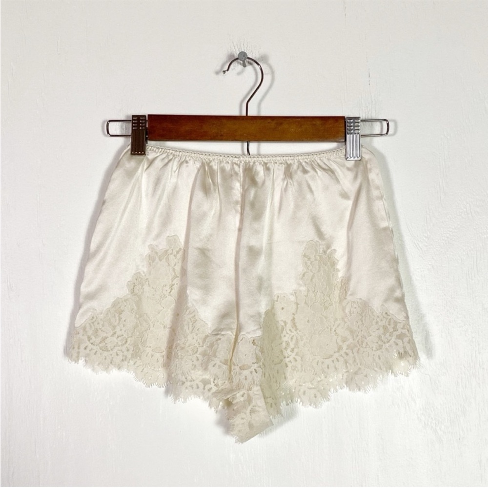 Doen Silk Shorts - Picture 2 of 4
